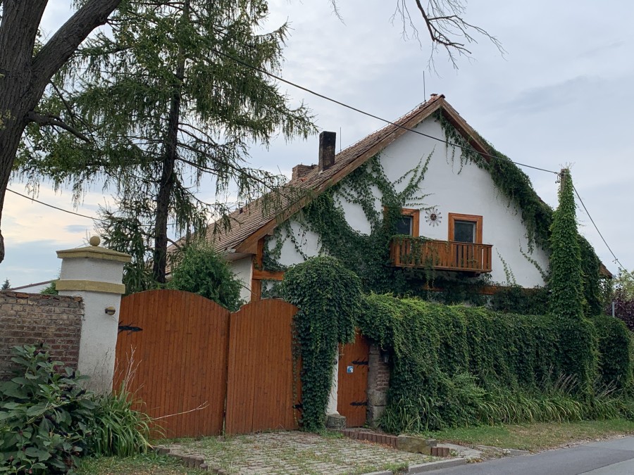 Prodej poloviny rodinného domu – Pardubice, Nemošice – 1/2 RD + pozemek 1677 m²