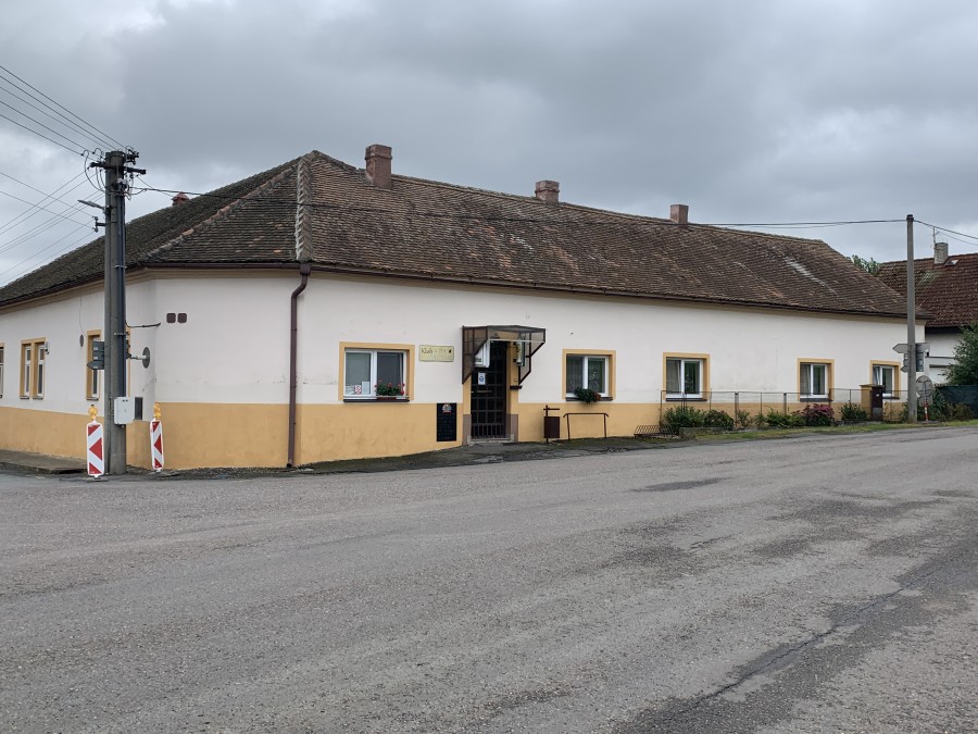 Hostinec s rodinným domem na prodej – Třibřichy, pozemek 1066 m²