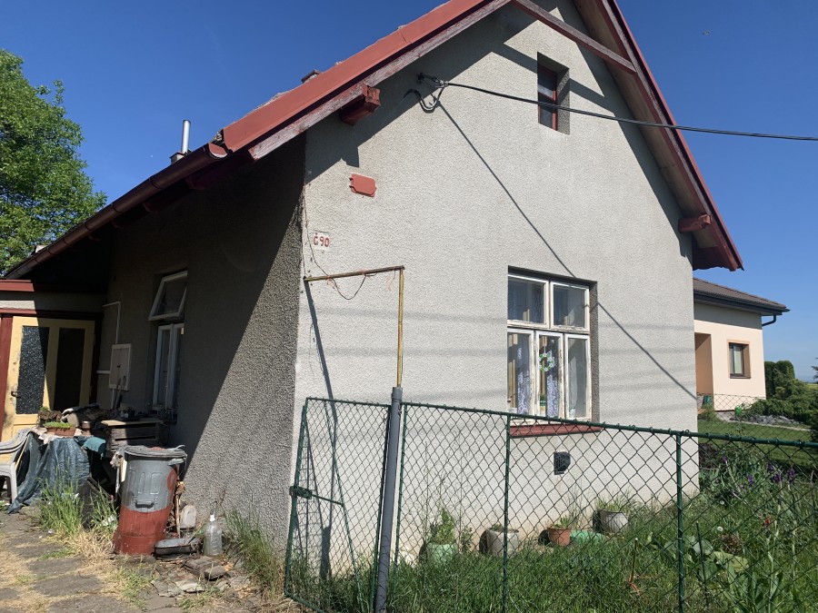 Rodinný dům 3+1 s velkým pozemkem – Třibřichy