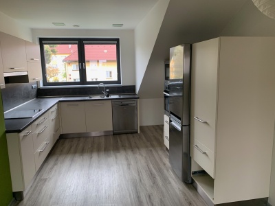 Pronájem prostorného bytu 4+1 v novostavbě rodinného domu