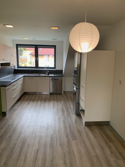 Pronájem prostorného bytu 4+1 v novostavbě rodinného domu