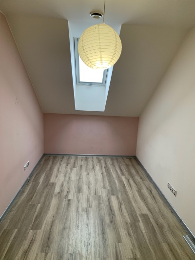 Pronájem prostorného bytu 4+1 v novostavbě rodinného domu