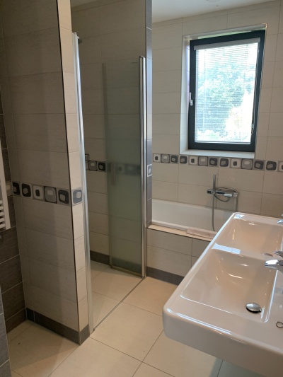 Pronájem prostorného bytu 4+1 v novostavbě rodinného domu