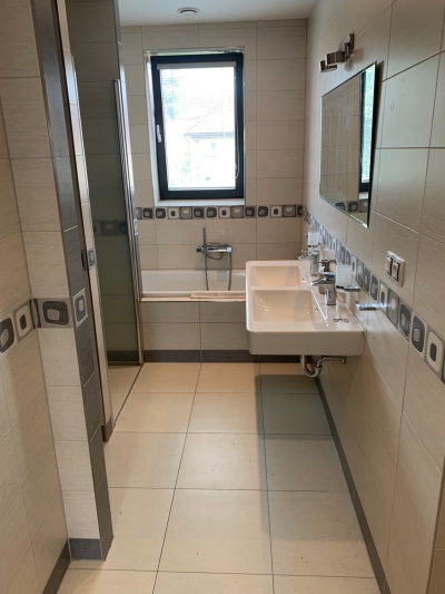 Pronájem prostorného bytu 4+1 v novostavbě rodinného domu