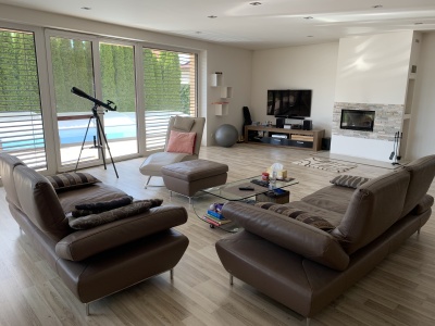 Prostorný rodinný dům 6+1 s bazénem v obci Dřenice