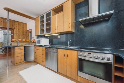 Rodinný dům 7+2 s velkým pozemkem 2400 m - Dolní Ředice