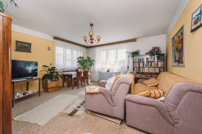 Rodinný dům 3+1 s rozlehlým pozemkem - Dolní Ředice