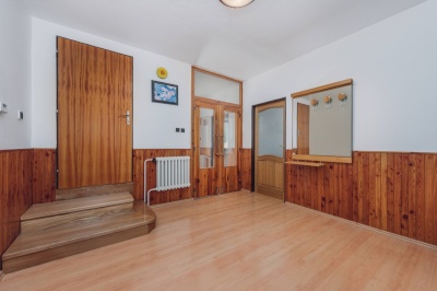 Rodinný dům 7+2 s velkým pozemkem 2400 m - Dolní Ředice