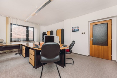 Rodinný dům 7+2 s velkým pozemkem 2400 m - Dolní Ředice