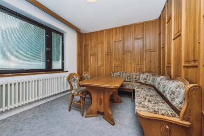 Rodinný dům 7+2 s velkým pozemkem 2400 m - Dolní Ředice