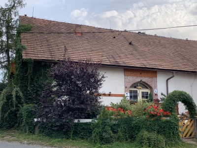 Prodej poloviny rodinného domu – Pardubice, Nemošice – 1/2 RD + pozemek 1677 m