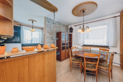 Rodinný dům 7+2 s velkým pozemkem 2400 m - Dolní Ředice