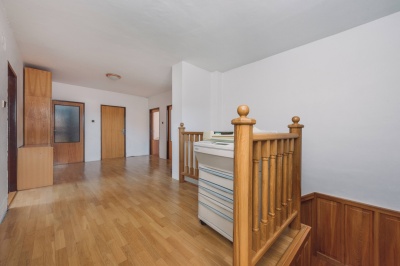 Rodinný dům 7+2 s velkým pozemkem 2400 m - Dolní Ředice