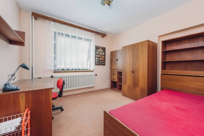 Rodinný dům 7+2 s velkým pozemkem 2400 m - Dolní Ředice