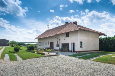 Rodinný dům 7+2 s velkým pozemkem 2400 m - Dolní Ředice