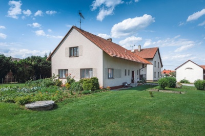 Rodinný dům 3+1 s rozlehlým pozemkem - Dolní Ředice